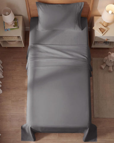 Easy-care sheets by CGK Unlimited – wrinkle resistant for low-maintenance laundry.