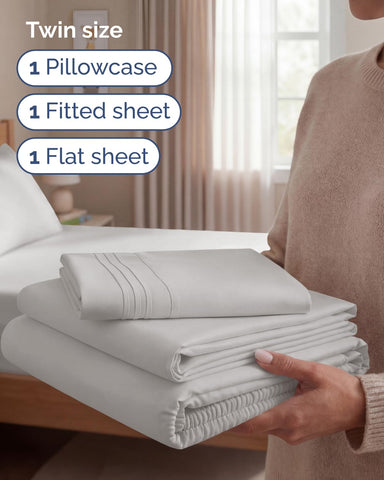 CGK Unlimited fitted sheet 75x38 with deep pockets ensures secure fit.