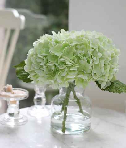 CHASMILE Real Touch Hydrangea bouquet in vase blends naturally with any decor.