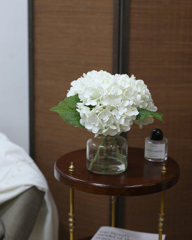 CHASMILE white hydrangea in vase presented as a gift-ready décor piece.