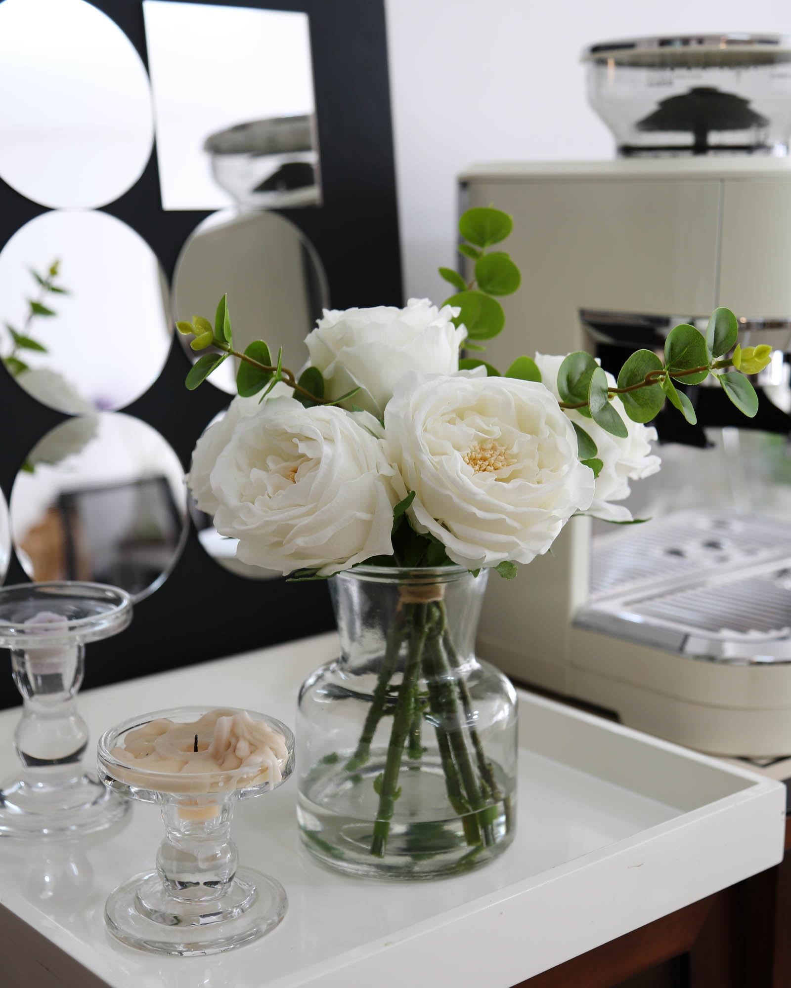CHASMILE white roses in vase with artificial water add a refined centerpiece feel.