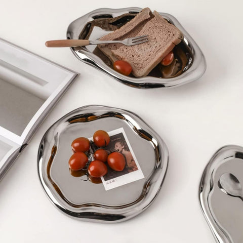 CHENDECOR ceramic silver tray with a smooth surface for perfumes and rings.