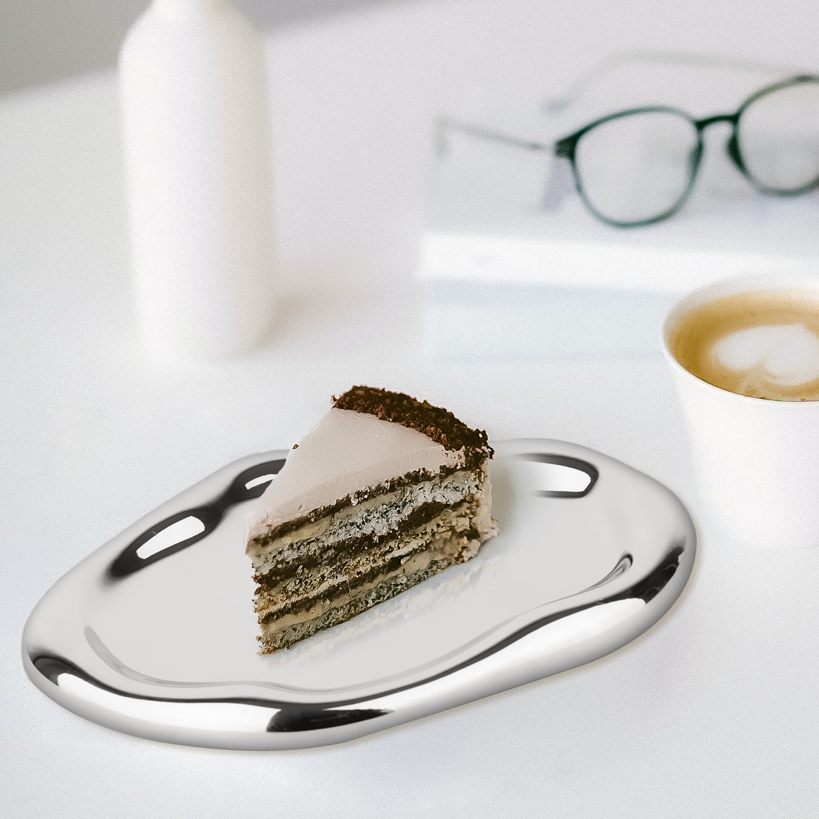 Chendecor silver tray surface detail reveals ceramic shine and refined texture.