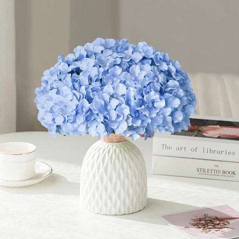 Cherica table décor hydrangea details perfect for centerpieces.