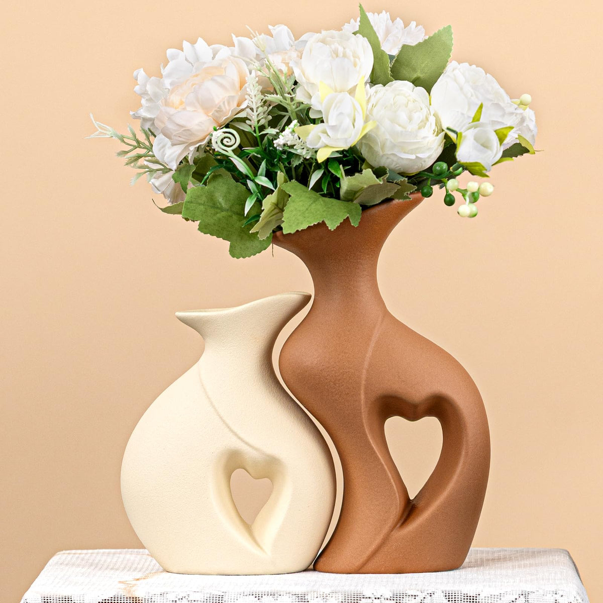 ChifonCyan heart linked vase set in beige and brown for elegant couples’ display