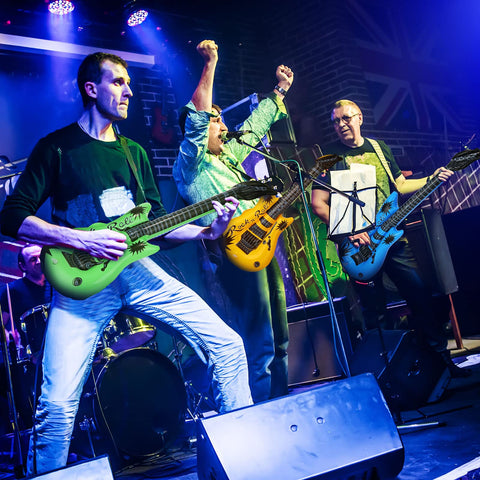 Chitidr inflatable guitar sky blue for cool retro vibes at 80s parties