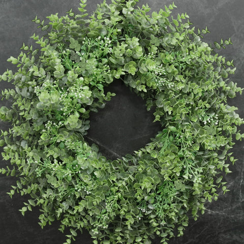 Chiyinbao easy-adjust wreath ships tight and expands to full look.