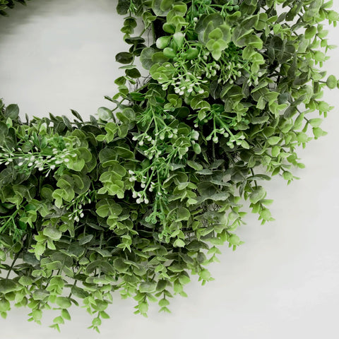 Chiyinbao outdoor indoor wreath is weatherproof for all-season home decoration.