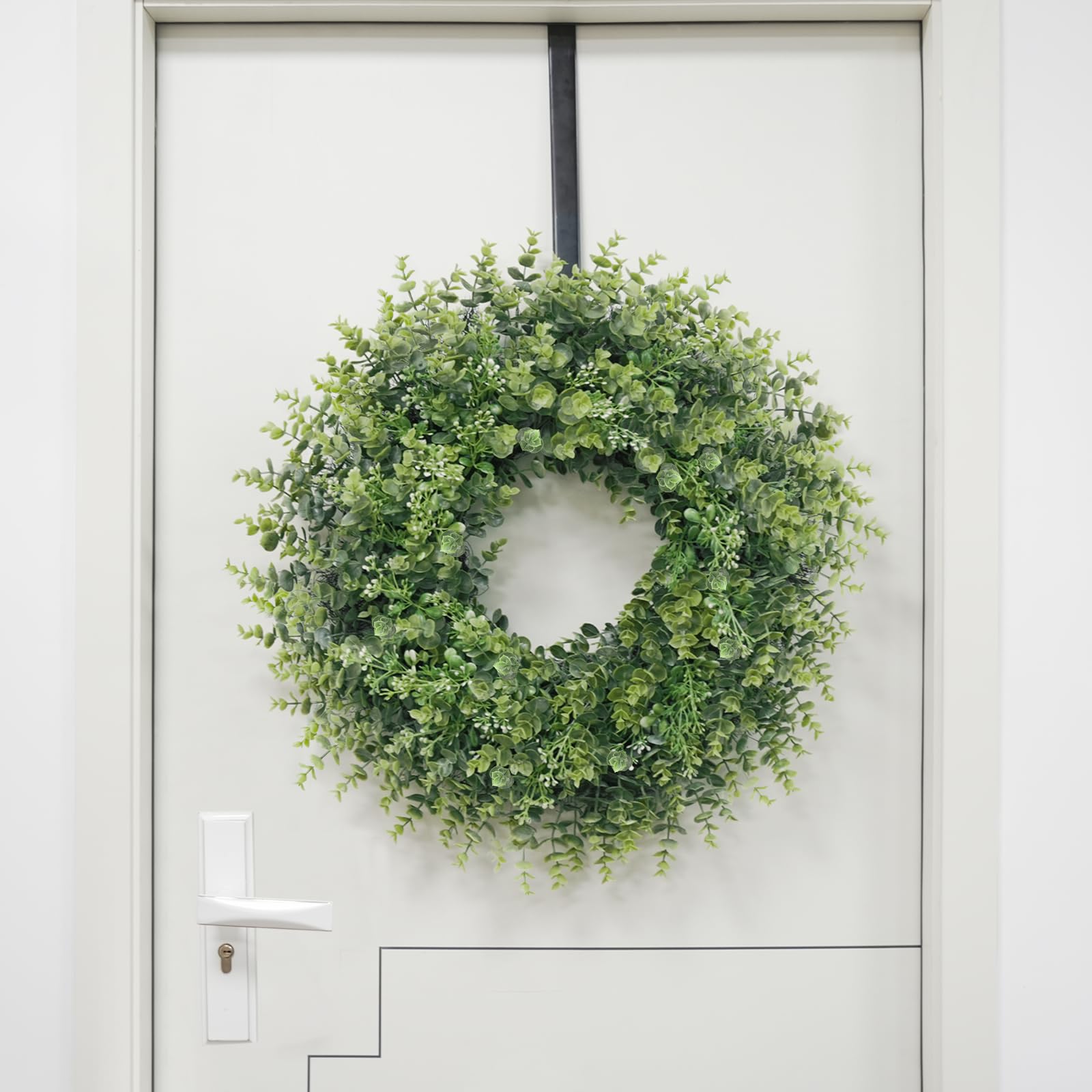 Chiyinbao weatherproof wreath close-up highlights seeds and natural details.