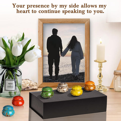 CHONOVO velvet pouch protects the keepsake urn during storage.