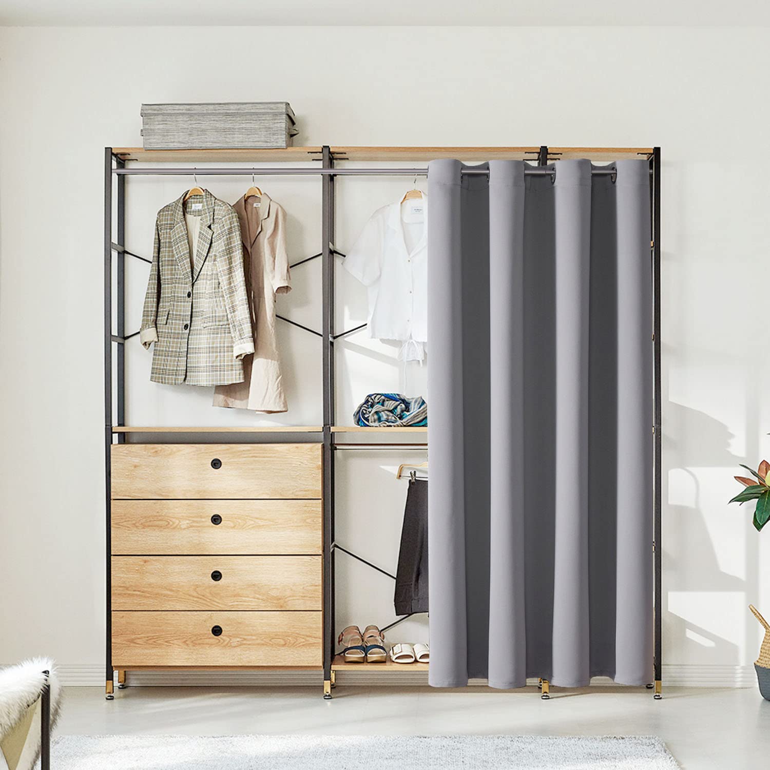 ChrisDowa thermal-insulated door curtain helping reduce drafts.