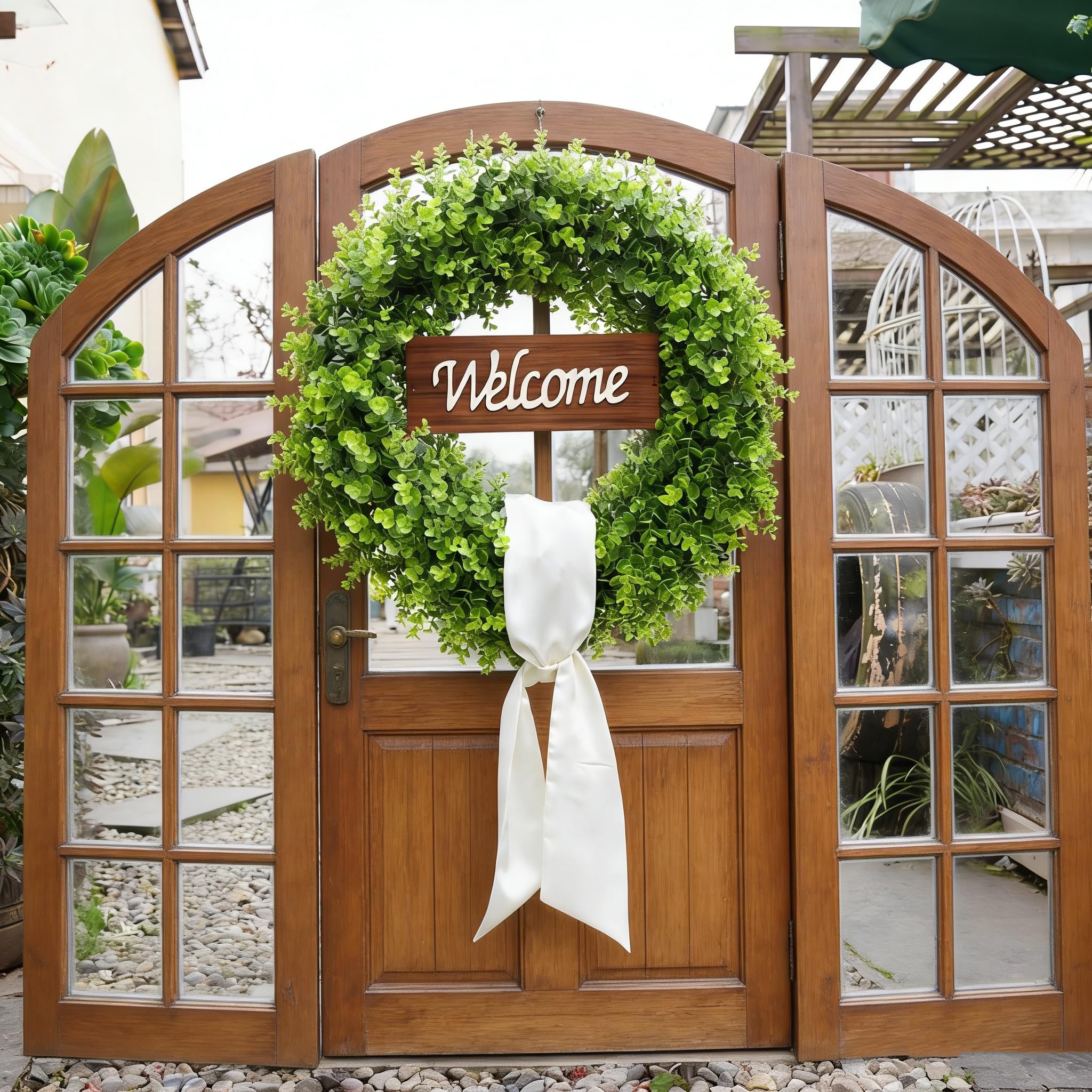 Foldable design of ChrisXiao wreath eases seasonal storage