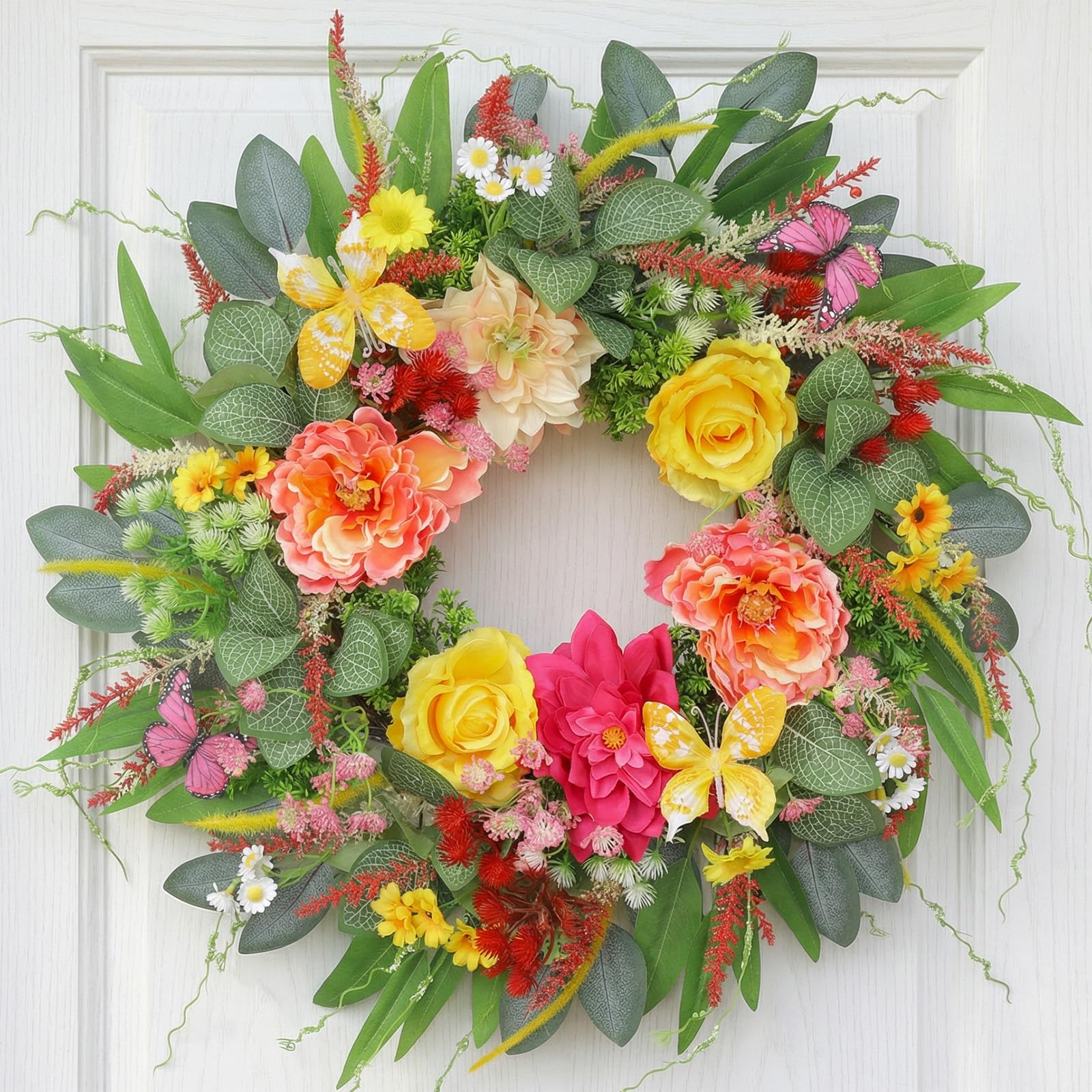 ChrisXiao UV-resistant wreath captured in sunlight maintains vibrant color
