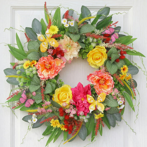 ChrisXiao UV-resistant wreath captured in sunlight maintains vibrant color