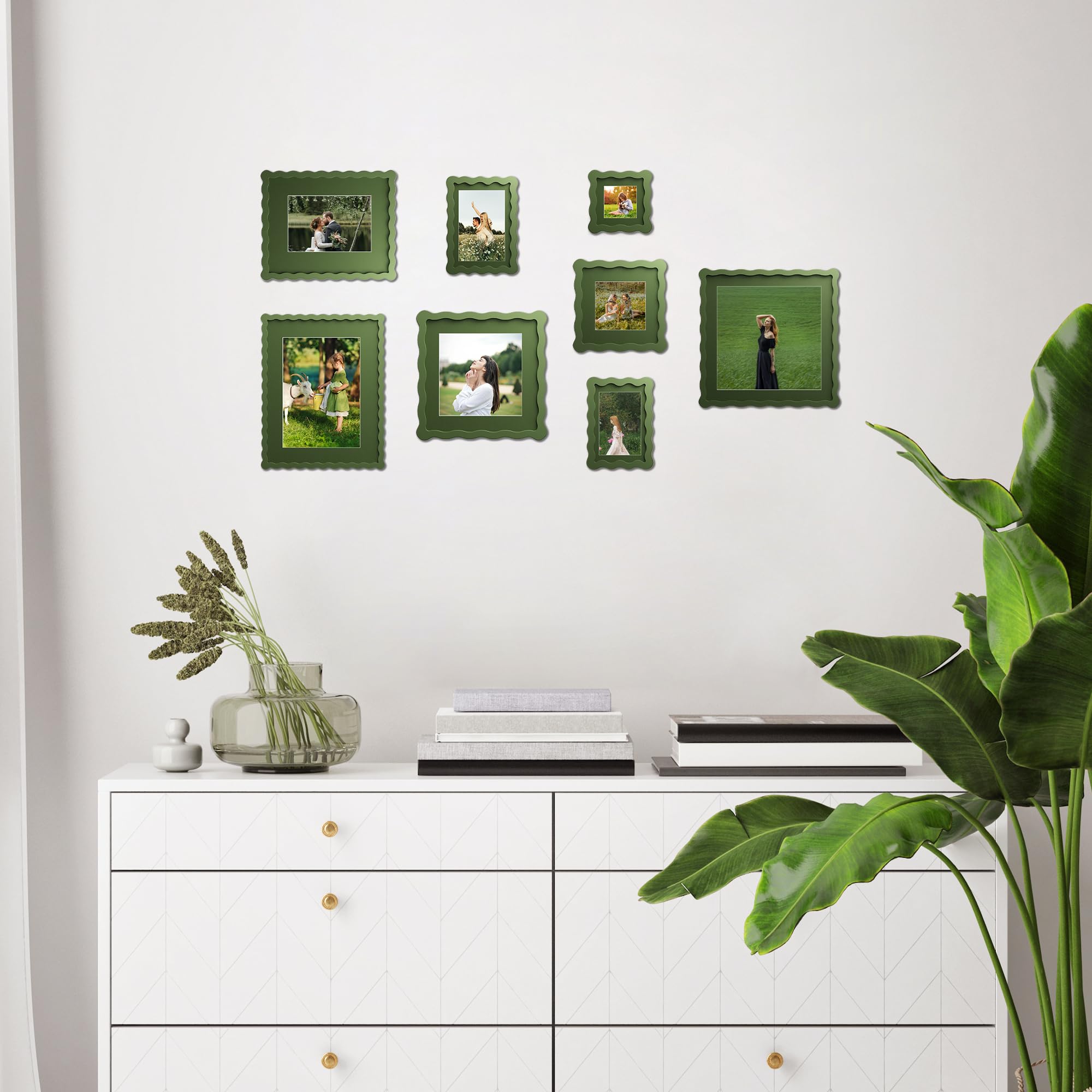 Chrspk 5x7 frame with real glass protects photos while showcasing colors