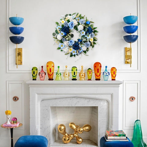 CIR OASES wreath as a chic photo backdrop for seasonal moments