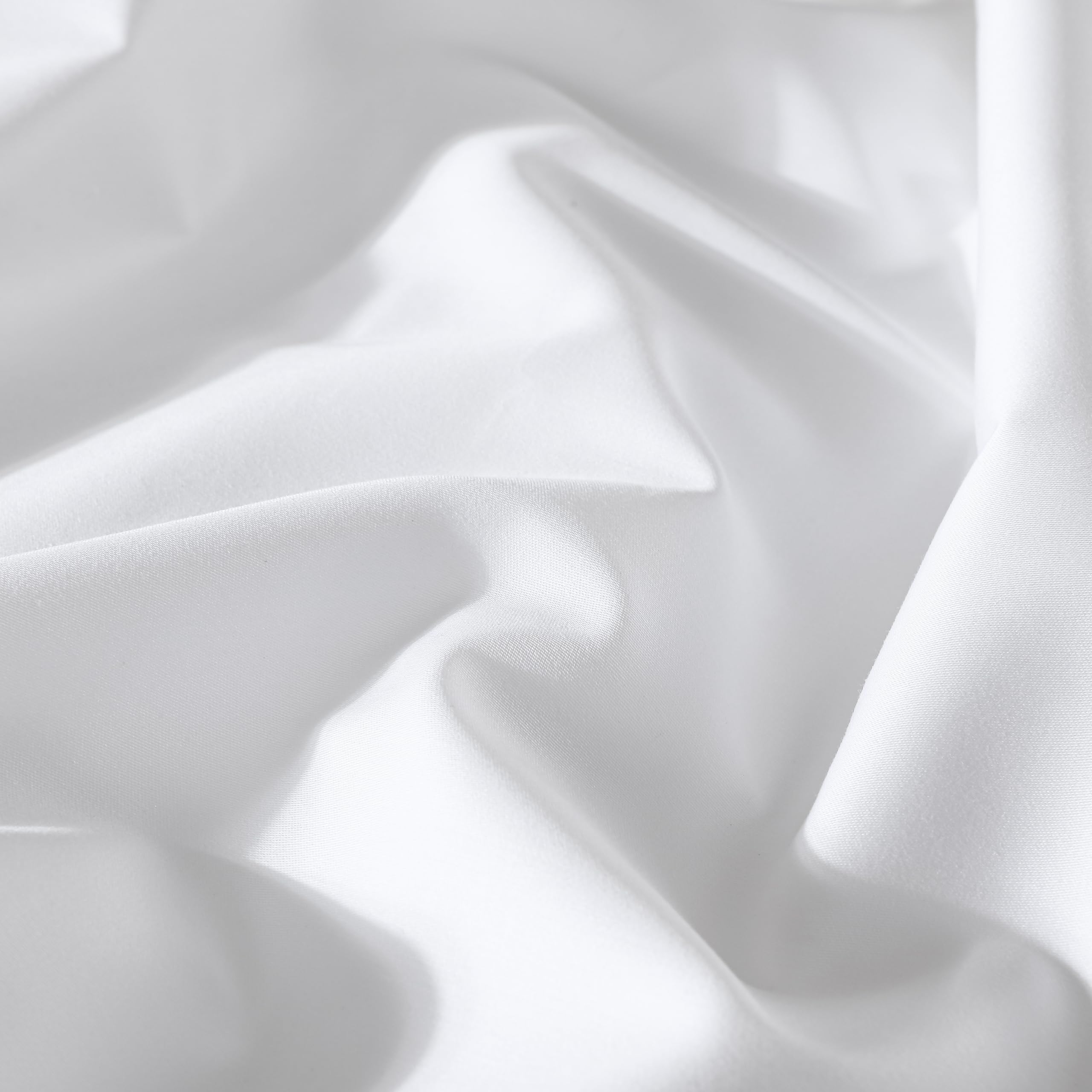 CIRCLESHOME soft, noiseless fabric provides comfortable, silent pillow protection.