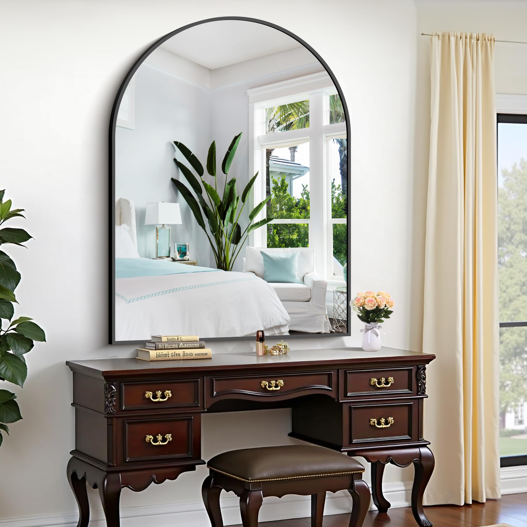 Circumi arched mirror anti-rust frame detail for lasting beauty