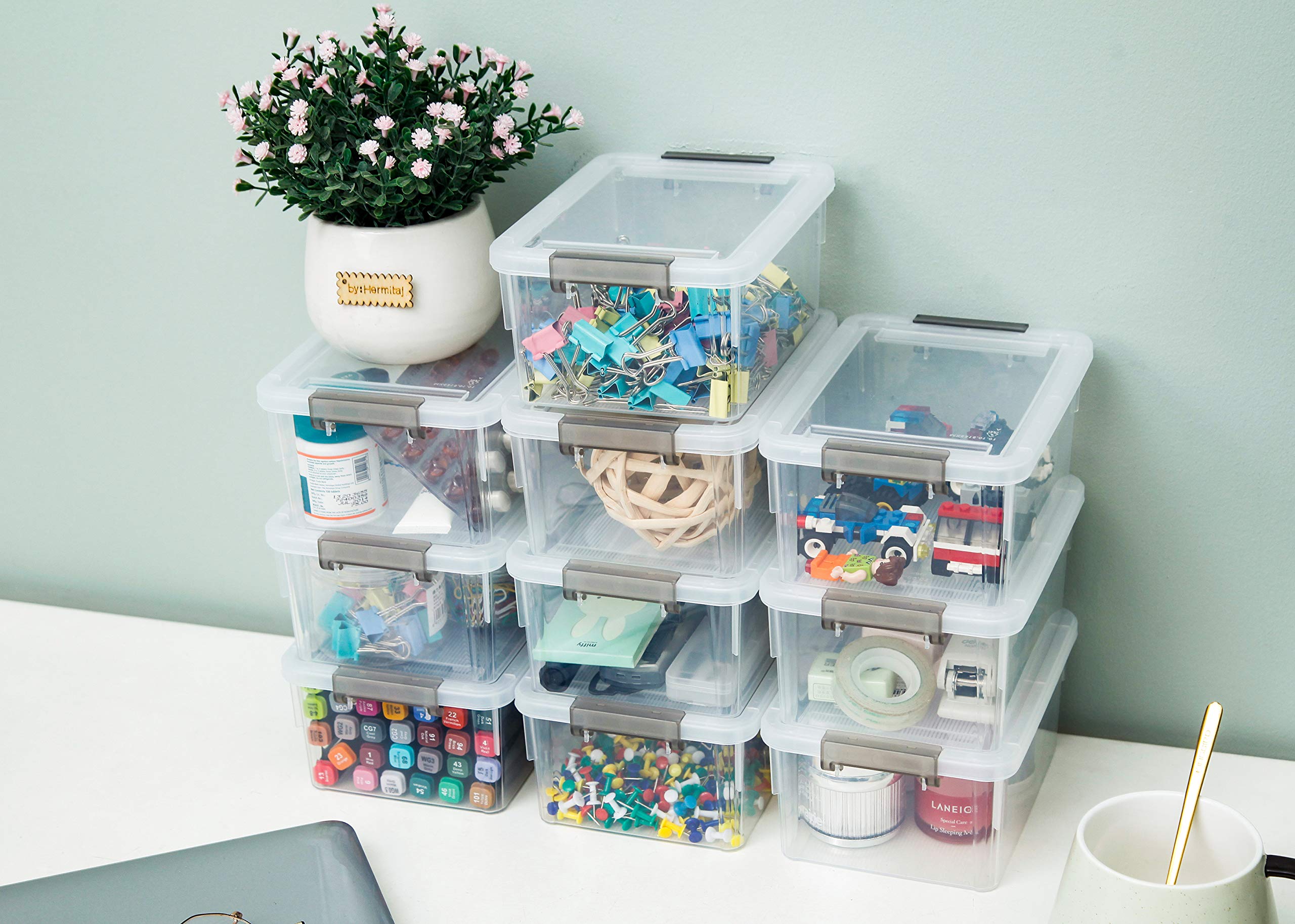 Citylife lid with durable buckle latches keeps contents dry and dust-free