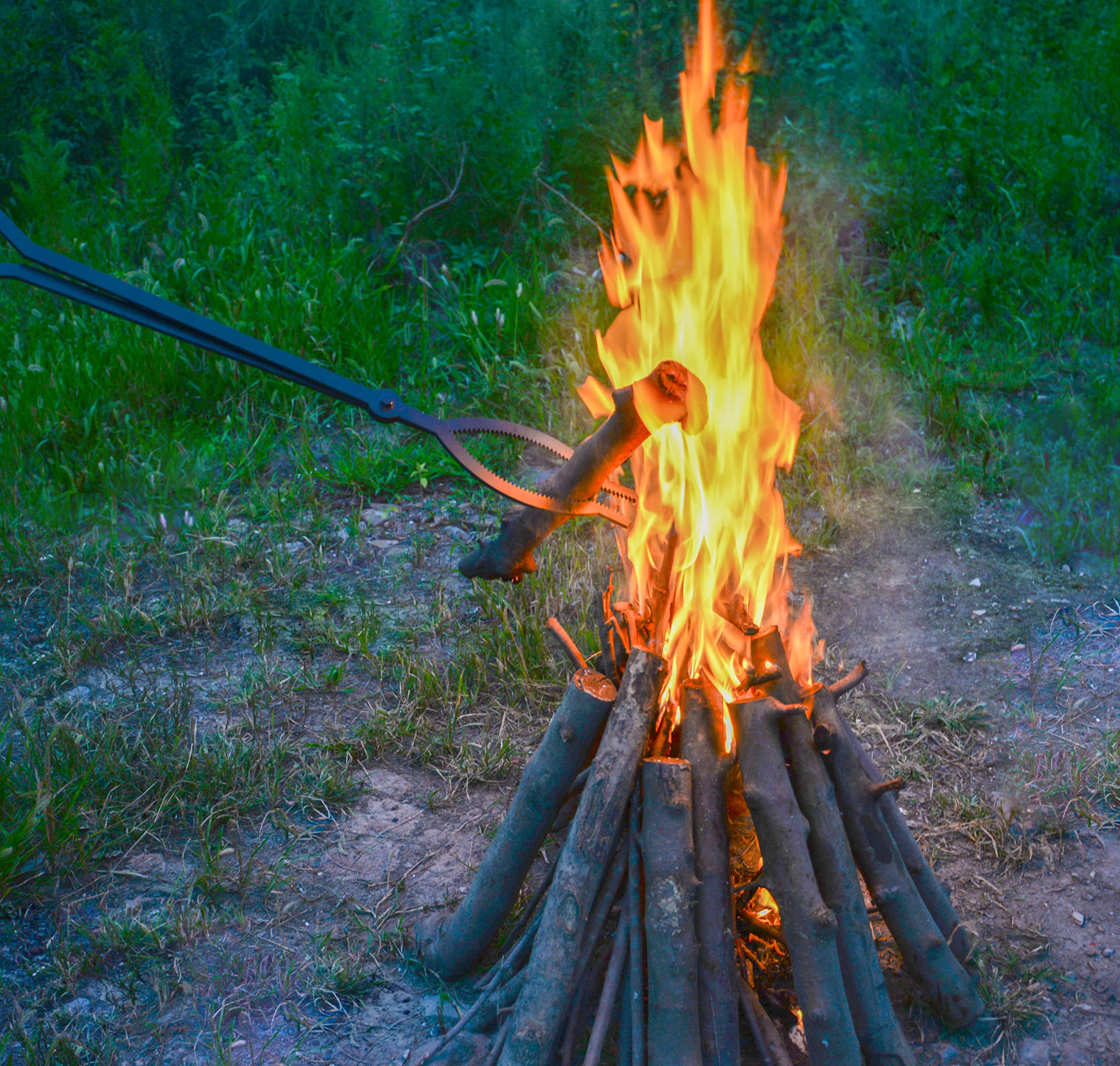 CKLT bonfire tool keeps hands away from heat during logs and kindling