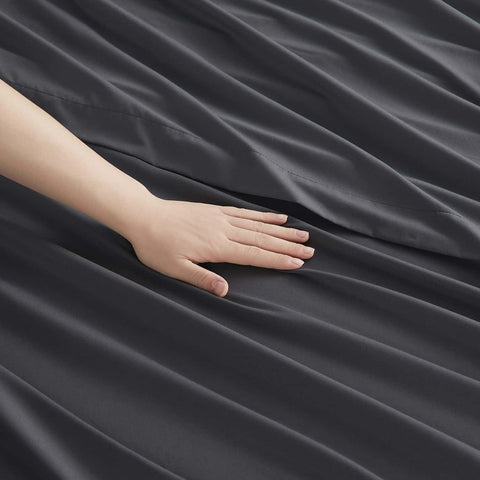 Clara Clark easy-care bedding stays vibrant after cold machine washes