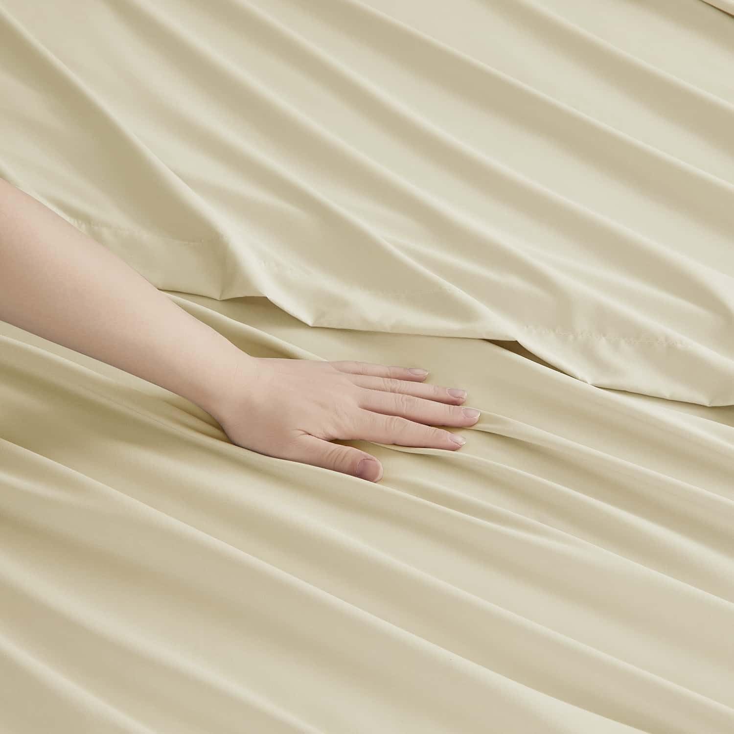 Packaging view of Clara Clark 6-piece RV short queen sheet set.