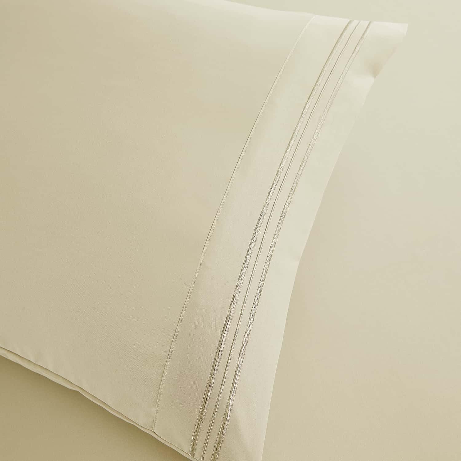 Care-ready Clara Clark RV Queen sheets for machine washing and quick dry.