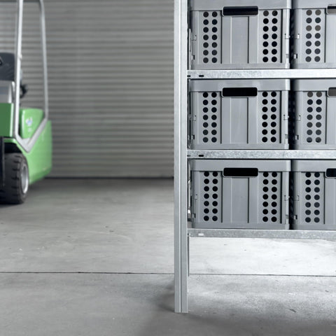 Clax crate grey weight 3.53 lbs enables easy transport.