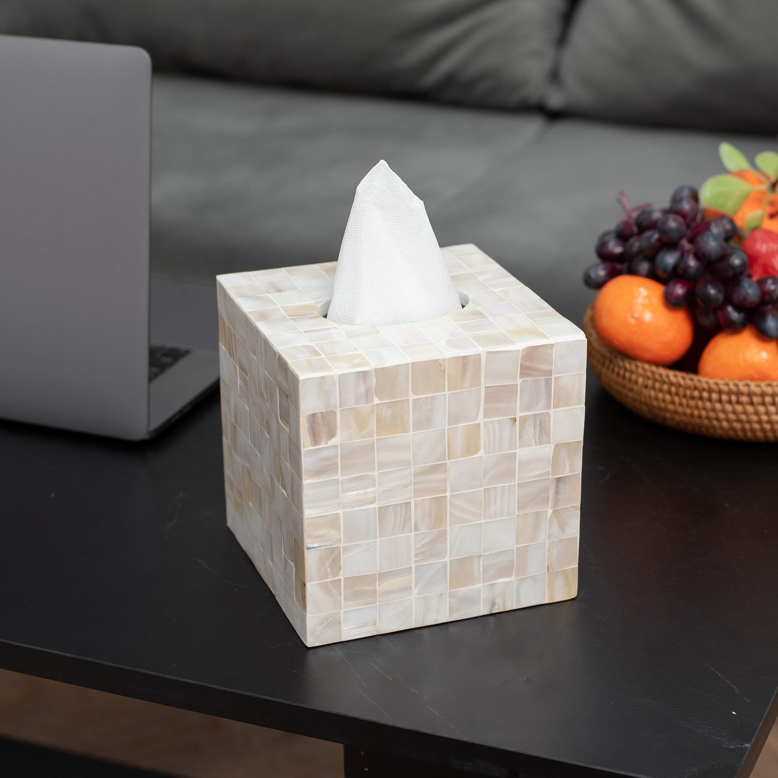 CLAYNIX secure bottom design keeps tissues neatly in place on the go.