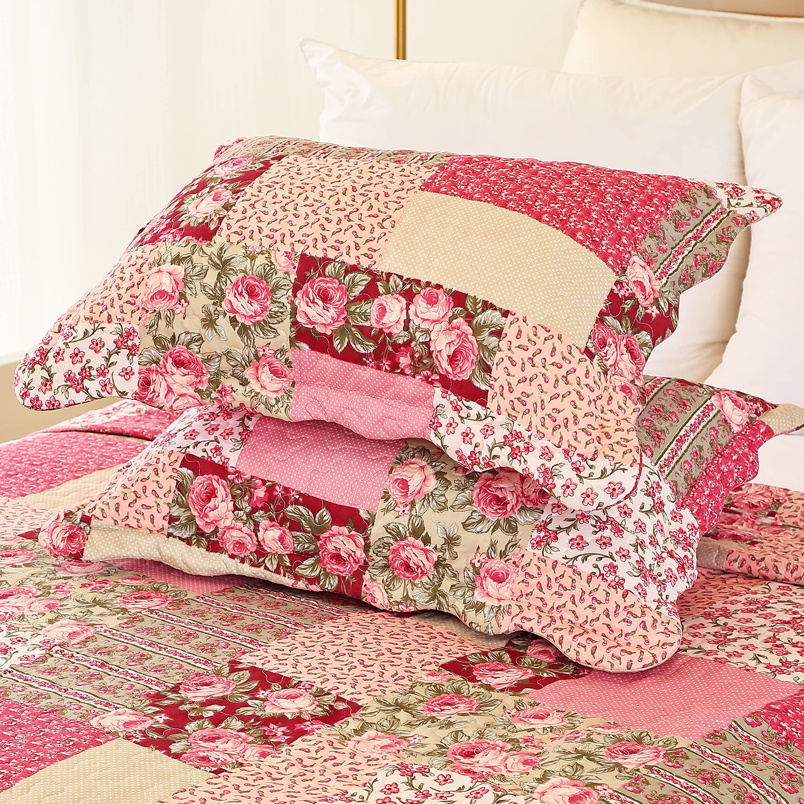 Soft brushed microfiber filling delivers breathable warmth