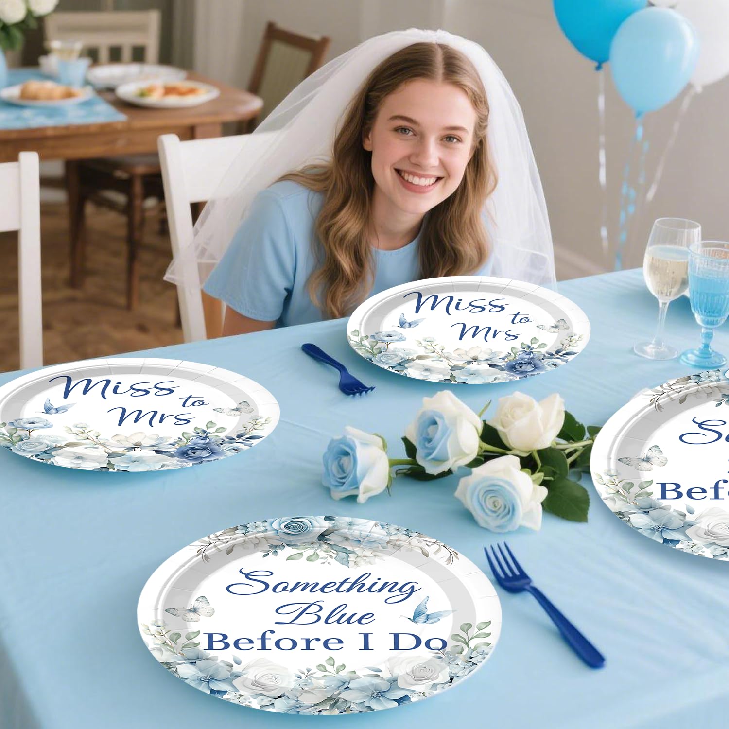 Cocomigo Something Blue cake topper completes the centerpiece