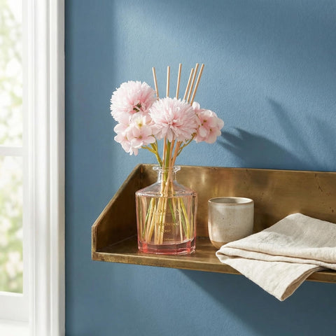 COCORRÍNA sandalwood rose scent delivers a cozy, floral-woody aroma