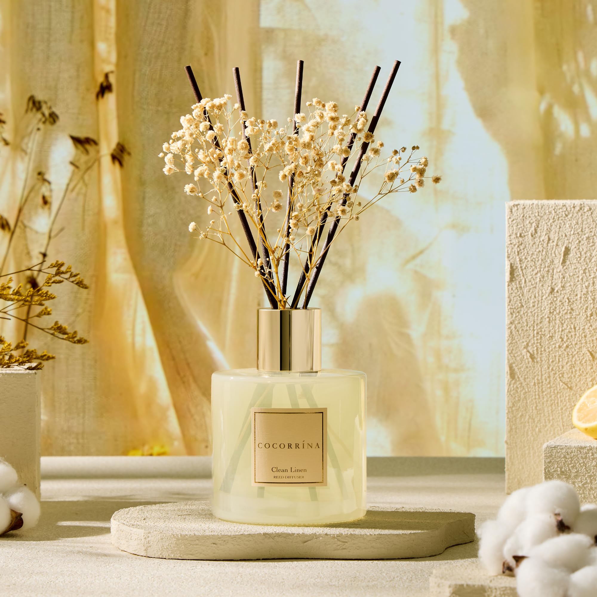 COCORRÍNA living room diffuser creates cozy ambiance and noticeable fragrance.