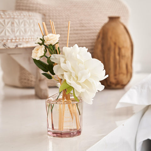 COCORRÍNA Peony Garden gift packaging presents a stylish, thoughtful present