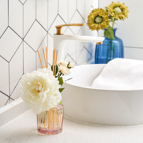 COCORRÍNA Peony Garden office desk diffuser enhances focus with subtle scent