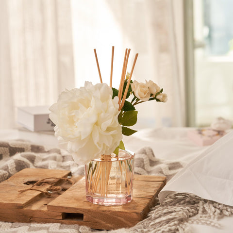 COCORRÍNA Peony Garden shelf decor combines beauty and fragrance