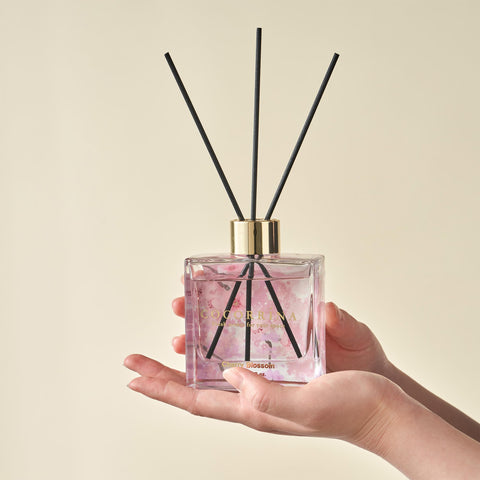COCORRÍNA 24-stick diffuser set ensures steady scent distribution.
