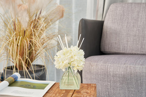 COCORRÍNA Simple Luxe collection diffuser adds subtle fragrance and elegant decor impact.