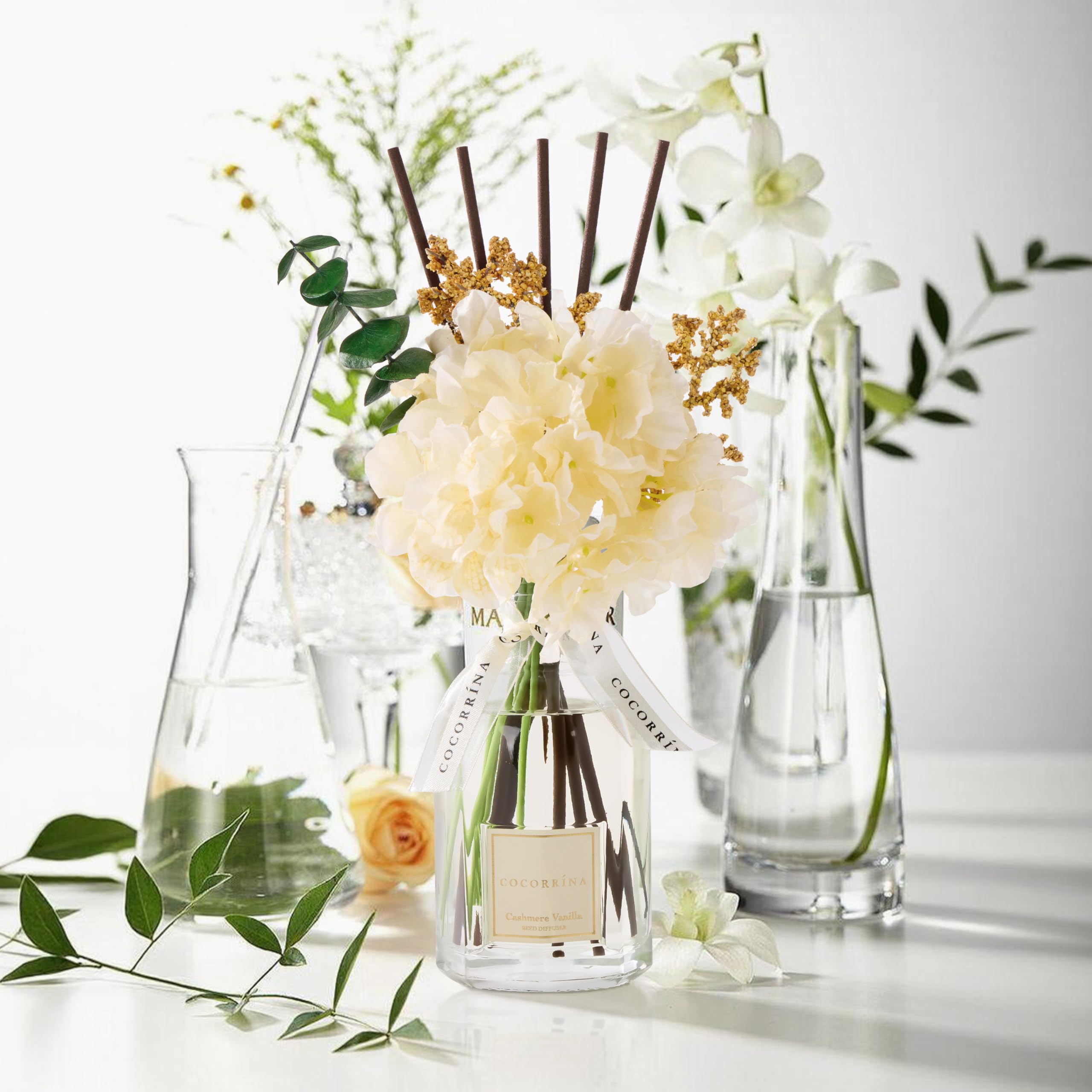 COCORRÍNA Vanilla-tonka amber scent lends a luxurious touch to spaces.