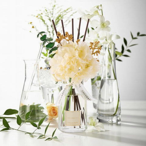 COCORRÍNA Vanilla-tonka amber scent lends a luxurious touch to spaces.