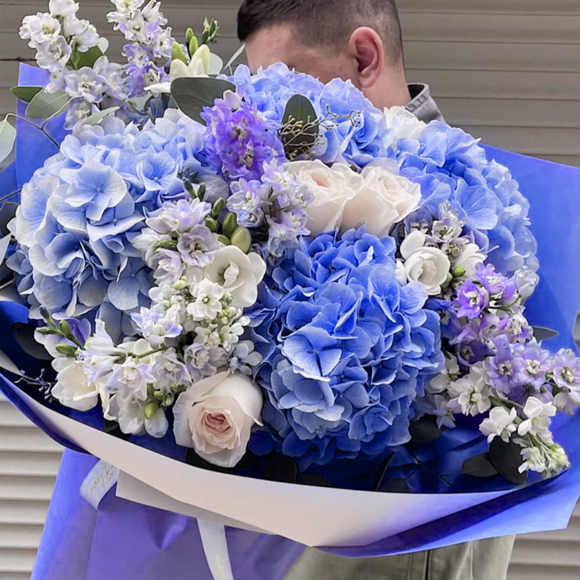 Coferset Hydrangea wedding centerpieces idea for chic reception decor.