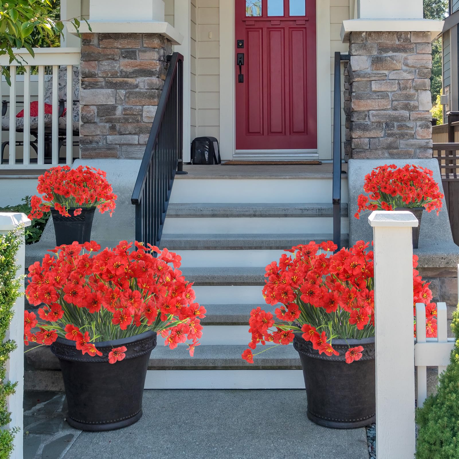 ColoPlay 24 Red Bundles weather-ready flowers withstand rain and wind