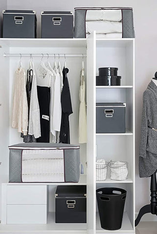 Combocube clothes bag delivering space-saving storage with reinforced handles