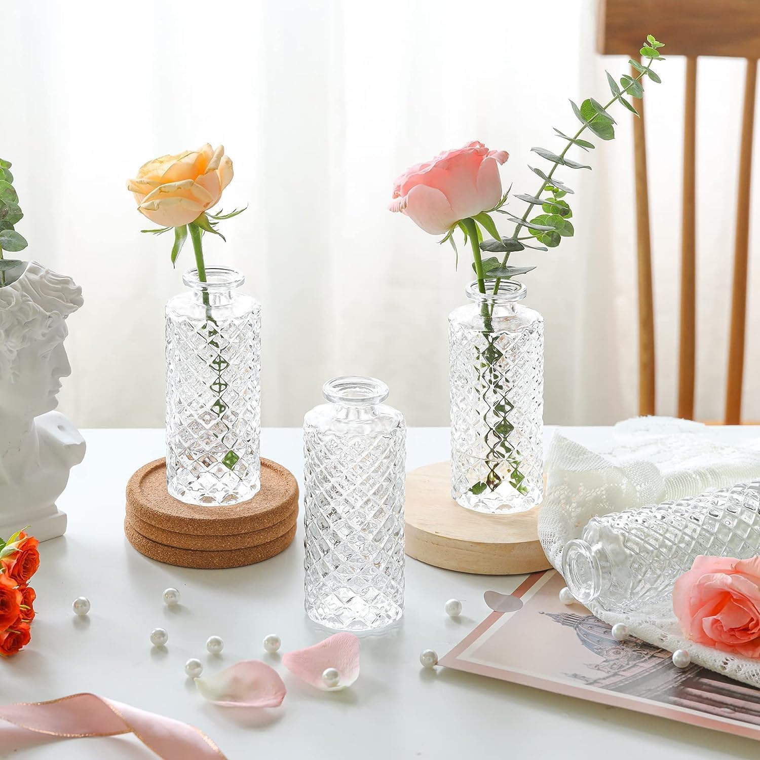 ComSaf diamond-pattern vase – crystal look enhances table settings.
