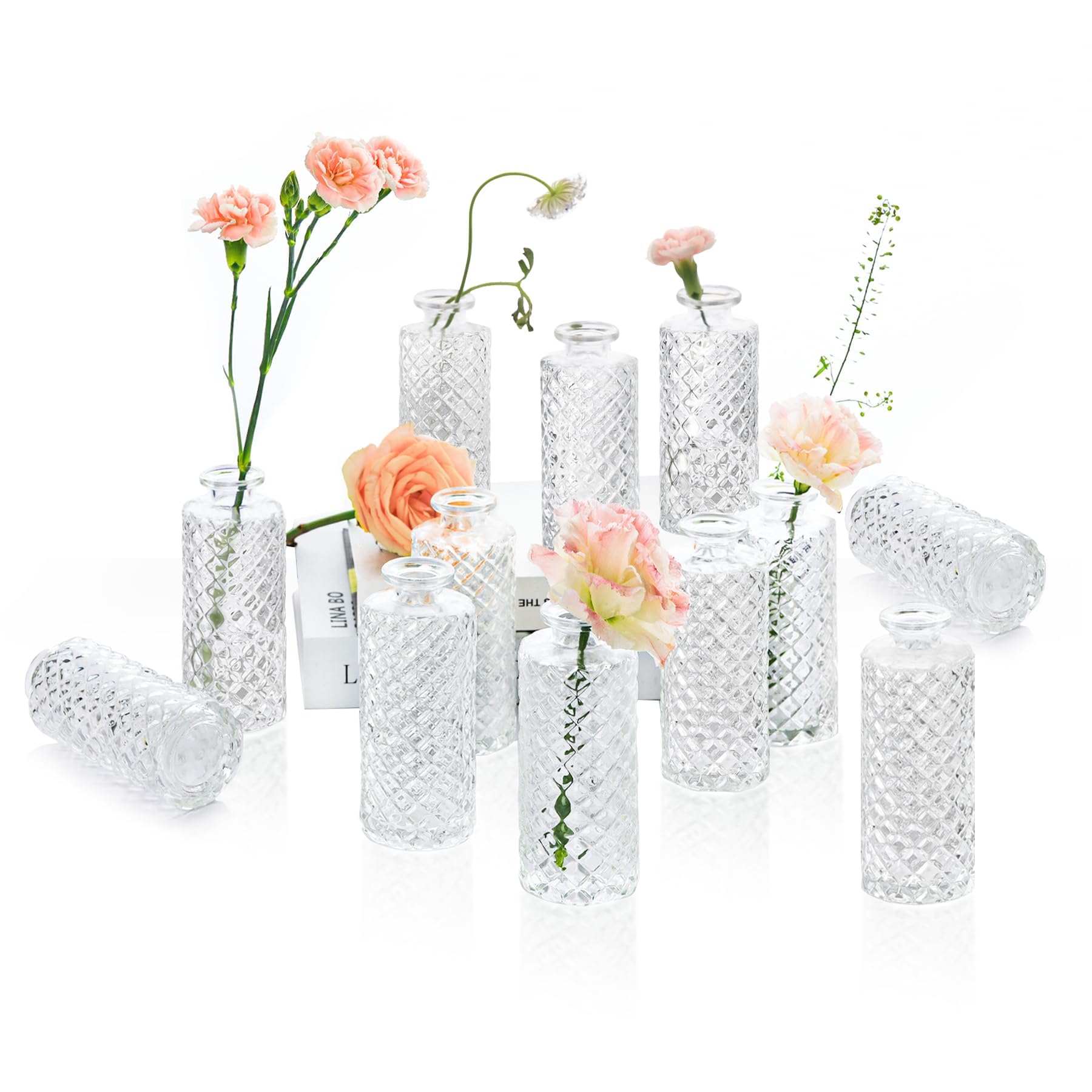ComSaf glass bud vase with diamond pattern – close-up showing crystal refraction for elegant decor.