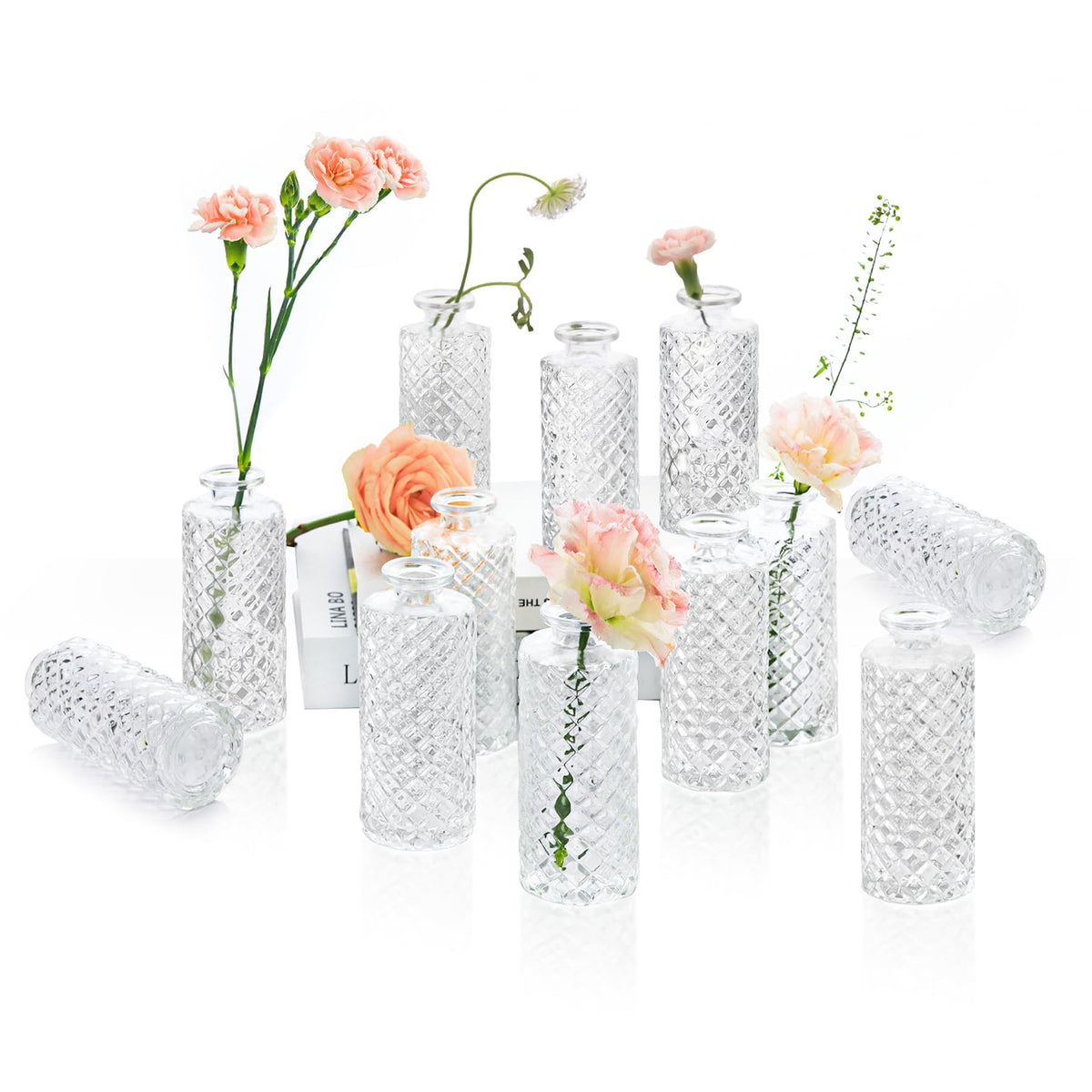 ComSaf glass bud vase with diamond pattern – close-up showing crystal refraction for elegant decor.
