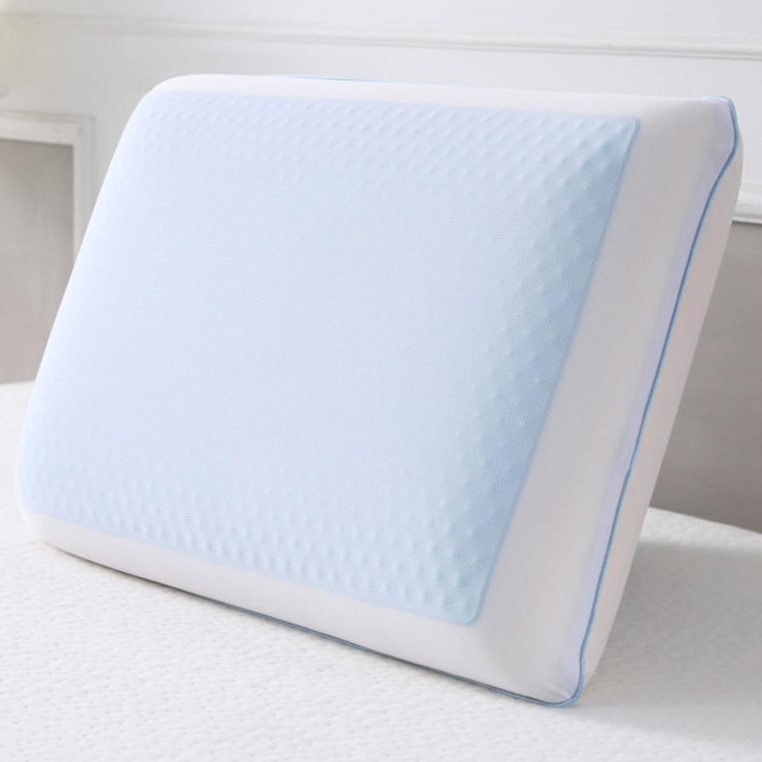 COOL GEL memory foam core close-up showing contouring support
