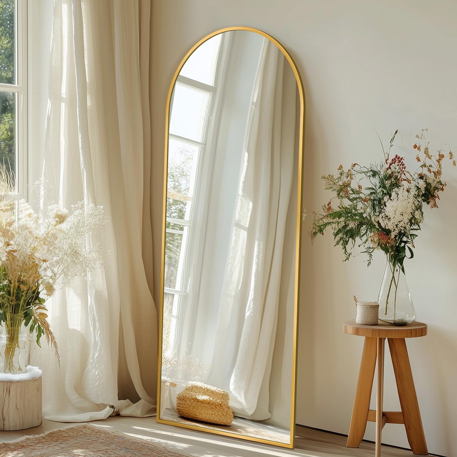 Coomily explosion-proof glass provides crystal-clear reflection with added safety.