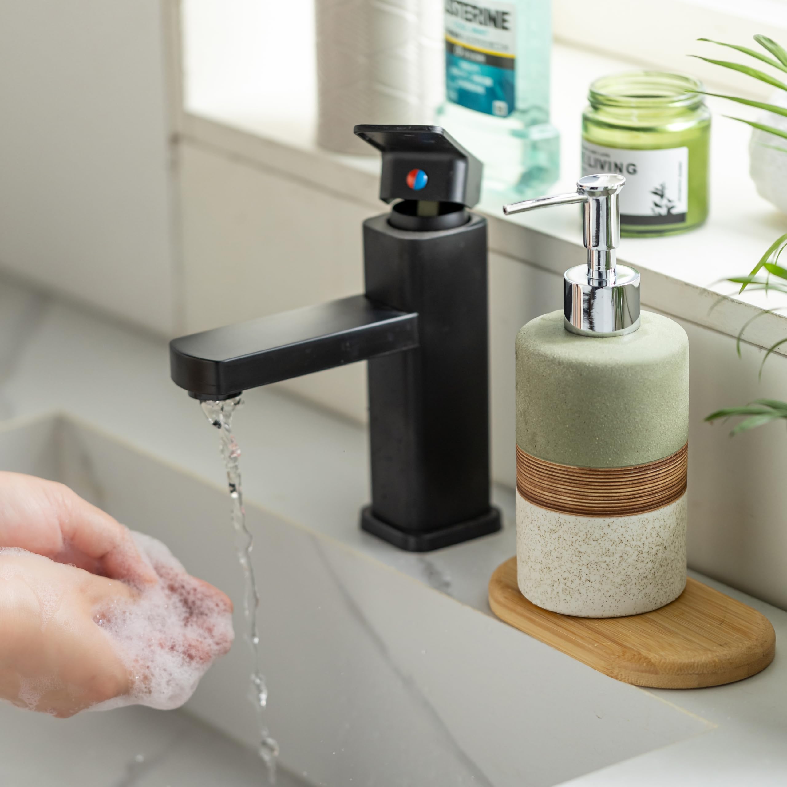 Cormomu silicone funnel included enables spill-free refills in seconds.