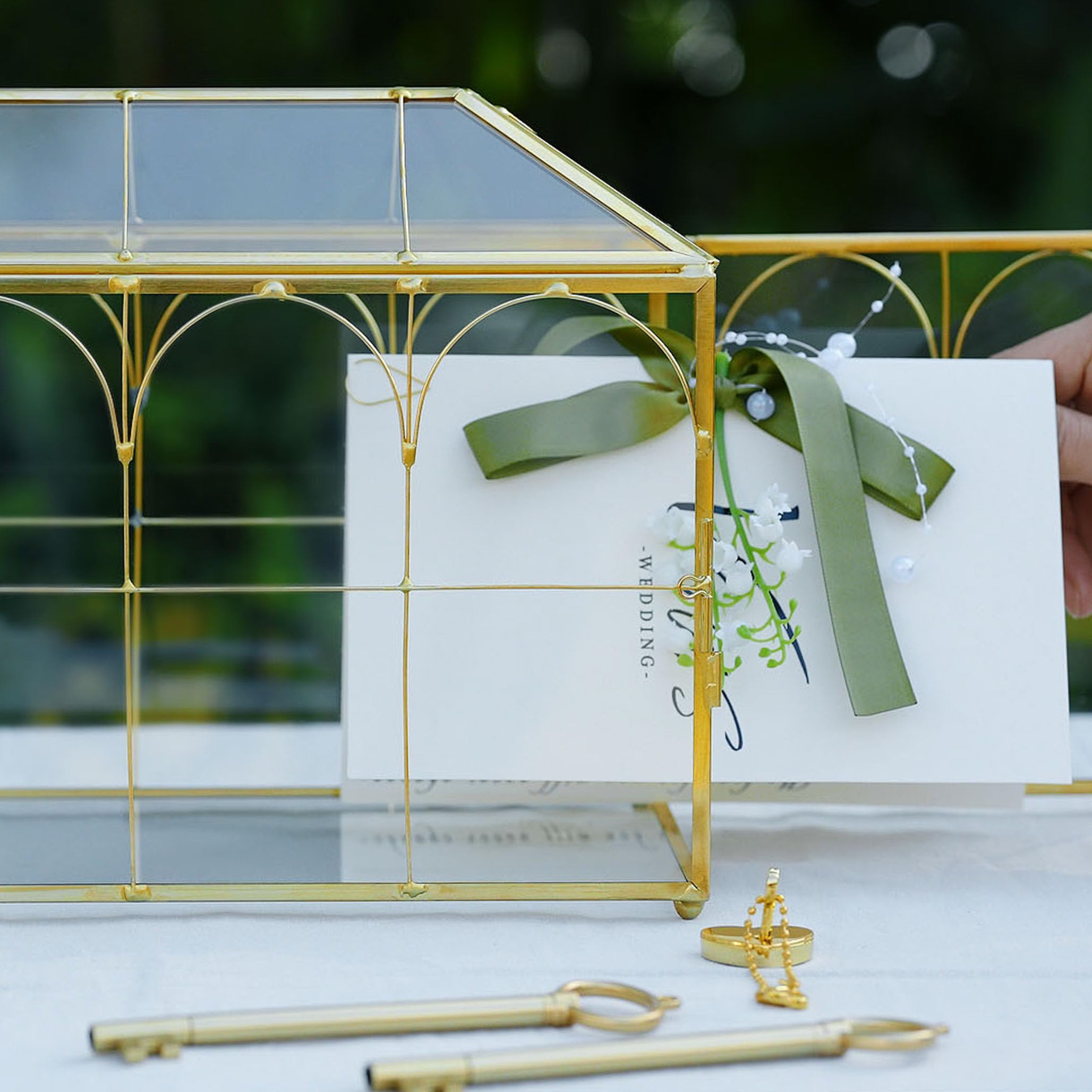 Corvanero glass body highlights contents while remaining lightweight